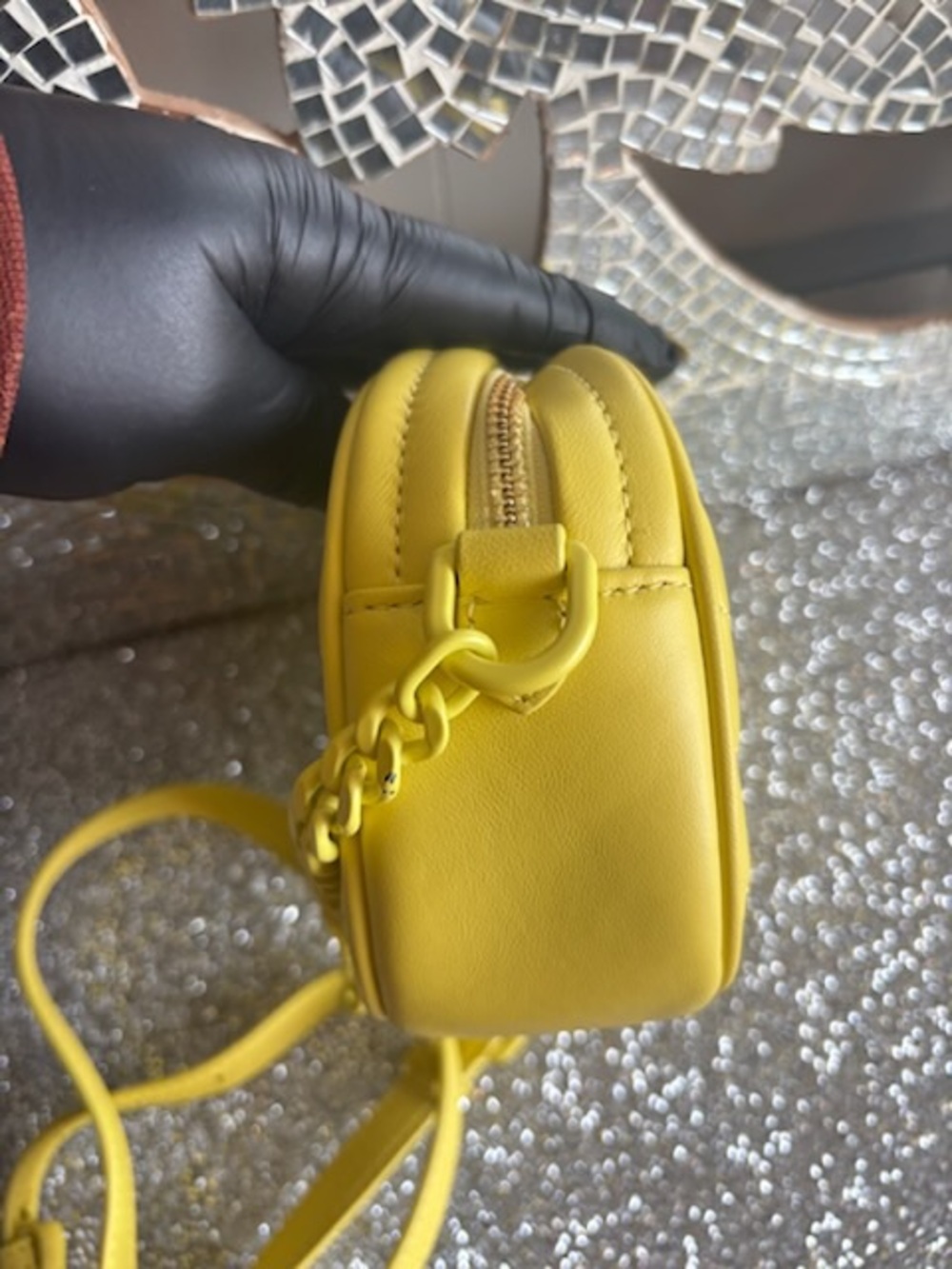 💕Tory Burch Kira Chevron Powder Coated Camera Bag Crossbody - Picture 5 of 8